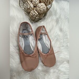 NEW ABT American Ballet SPOTLIGHTS
BALLET SHOES SIZE 7.5